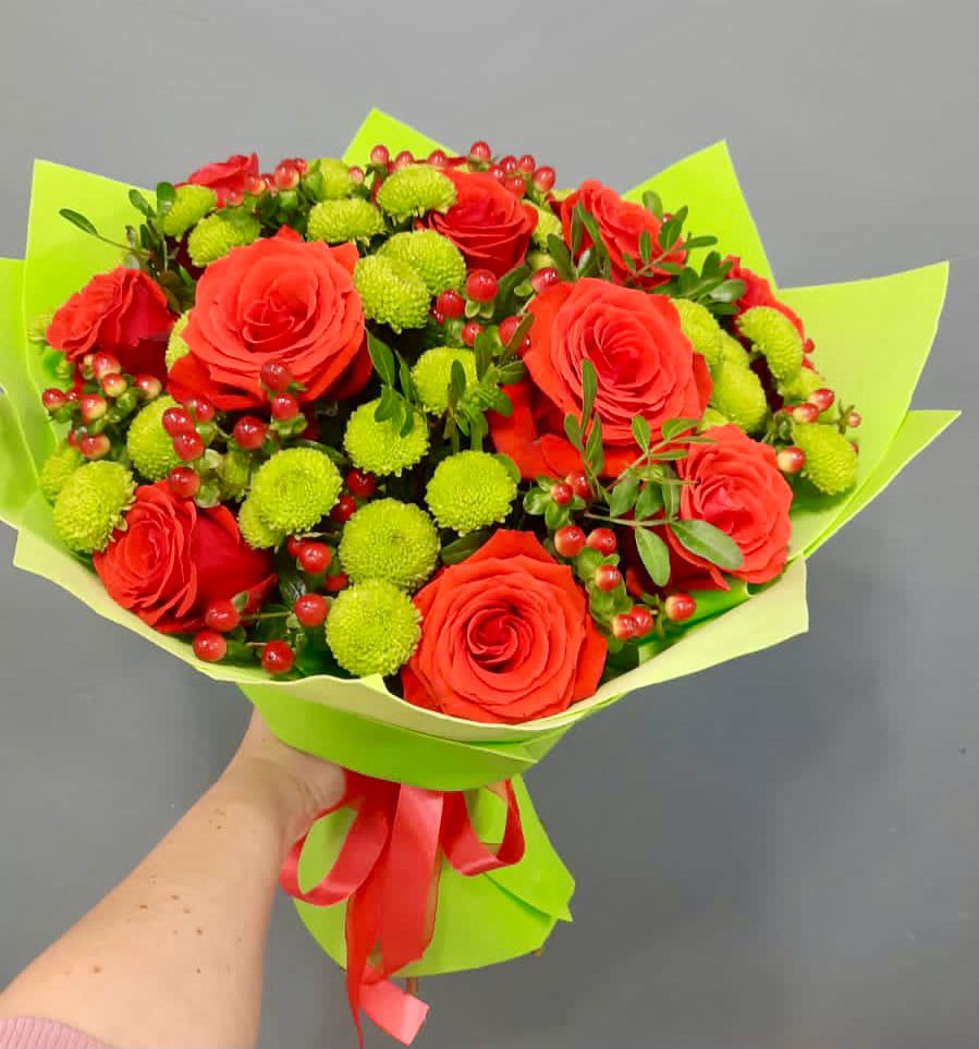 Букет цветов из: Хризантемы и Розы в Григорьевской