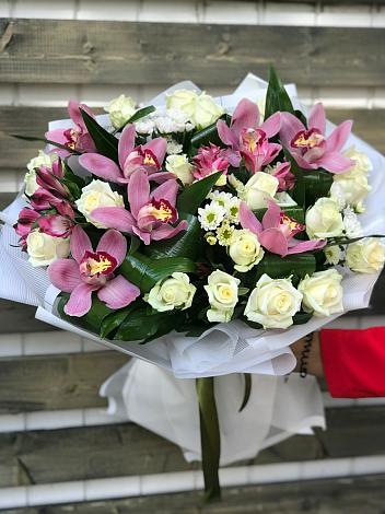 Букет цветов из: Розы и Хризантемы в Григорьевской