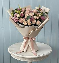 Букет цветов из:  Розы и Лизиантусы в Григорьевской