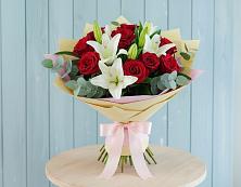 Букет цветов из:  Лилии и Розы в Григорьевской