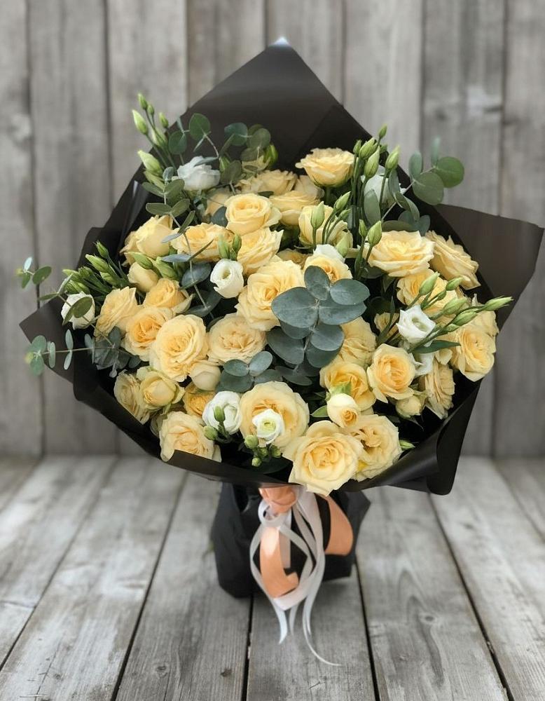 Букет цветов из: Розы и Лизиантусы в Григорьевской