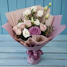 Букет цветов из:  Розы и Лизиантусы в Григорьевской