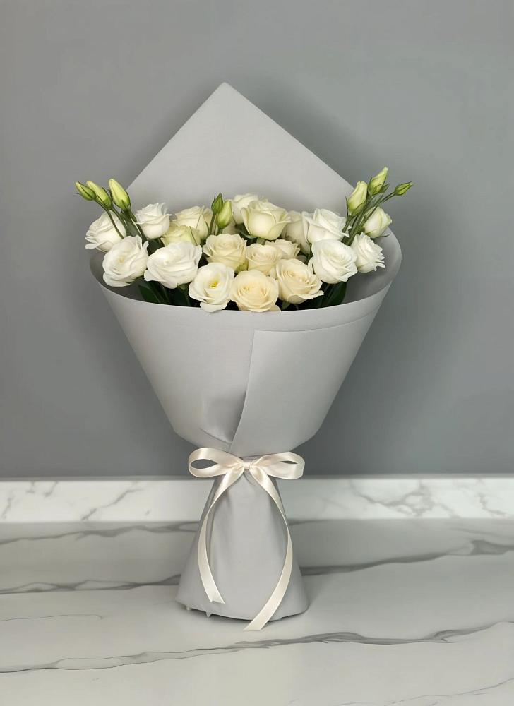 Букет цветов из: Розы и Лизиантусы в Григорьевской