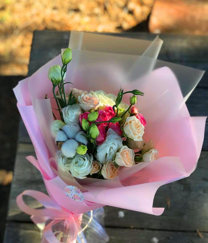 Букет цветов из: Розы и Лизиантусы в Григорьевской