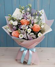 Букет цветов из:  Лизиантусы, Розы, Альстромерии и Гипсофила в Григорьевской