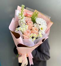 Букет цветов из:  Хризантемы и Розы в Григорьевской