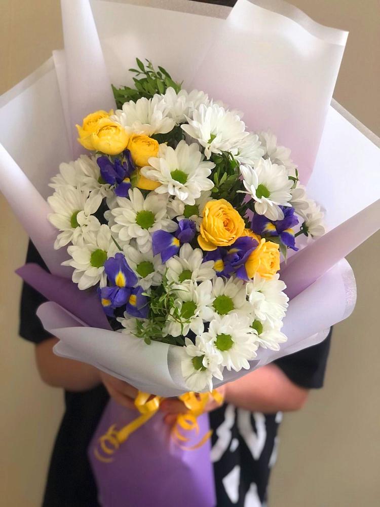 Букет цветов из: Ирисы, Хризантемы и Розы в Григорьевской