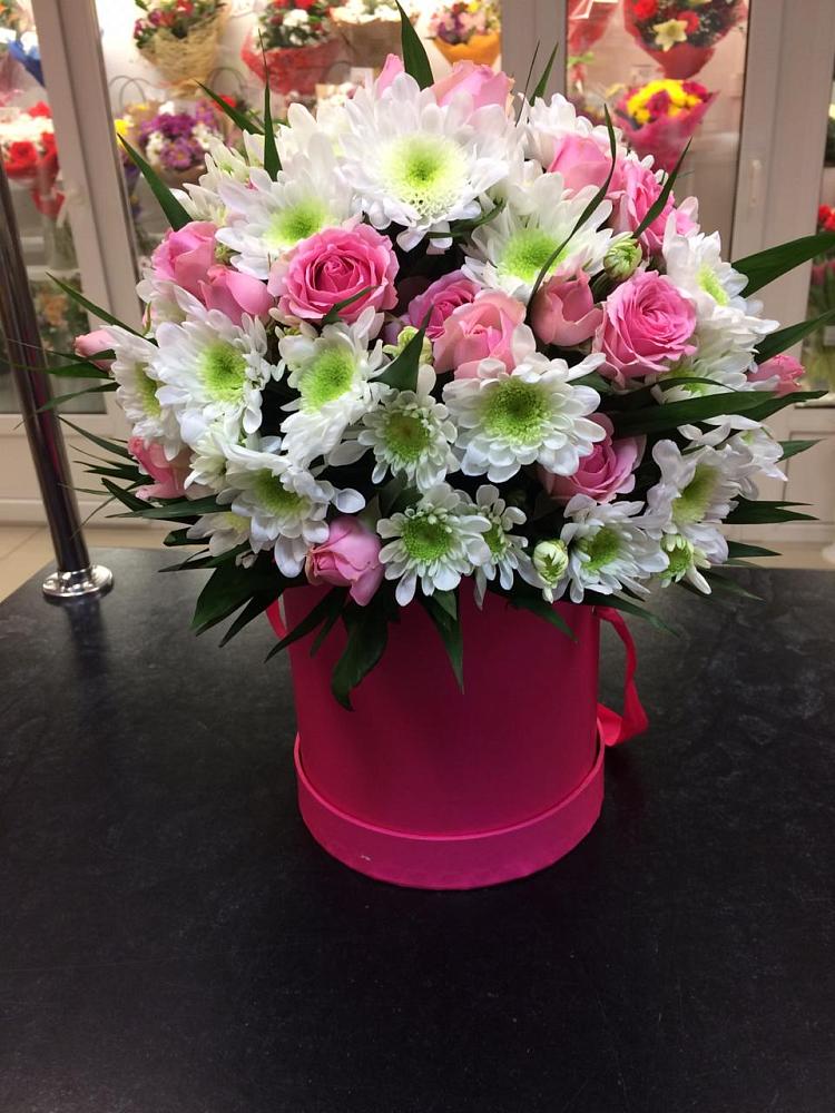 Цветочная композиция из Розы и Хризантемы в шляпной коробке в Григорьевской