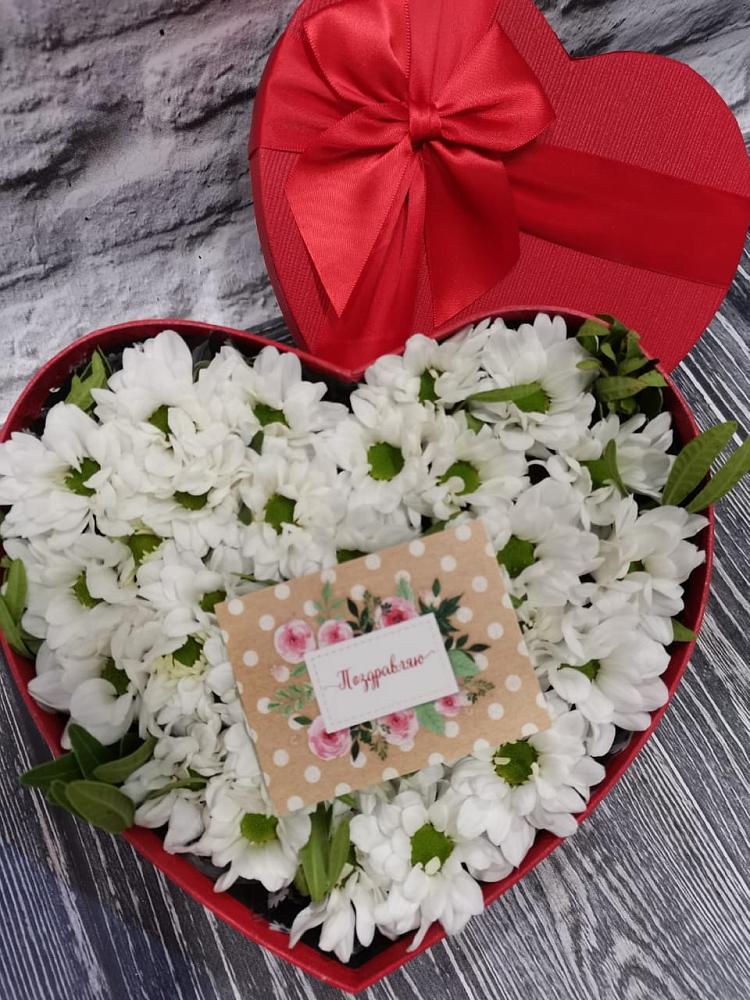 Цветочная композиция из Хризантемы в виде сердца в Григорьевской