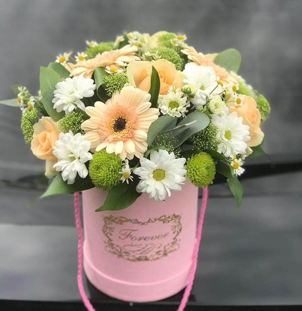 Цветочная композиция из Розы, Герберы и Хризантемы в шляпной коробке в Григорьевской