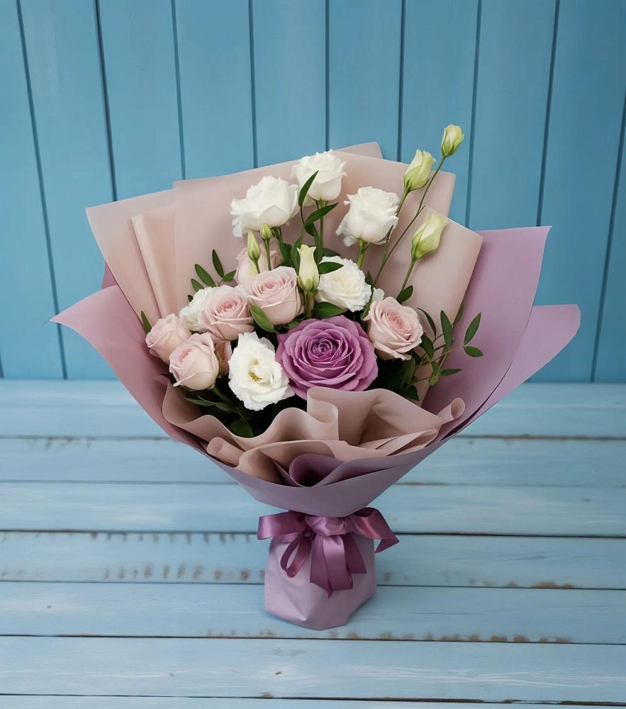 Букет цветов из: Розы и Лизиантусы в Григорьевской